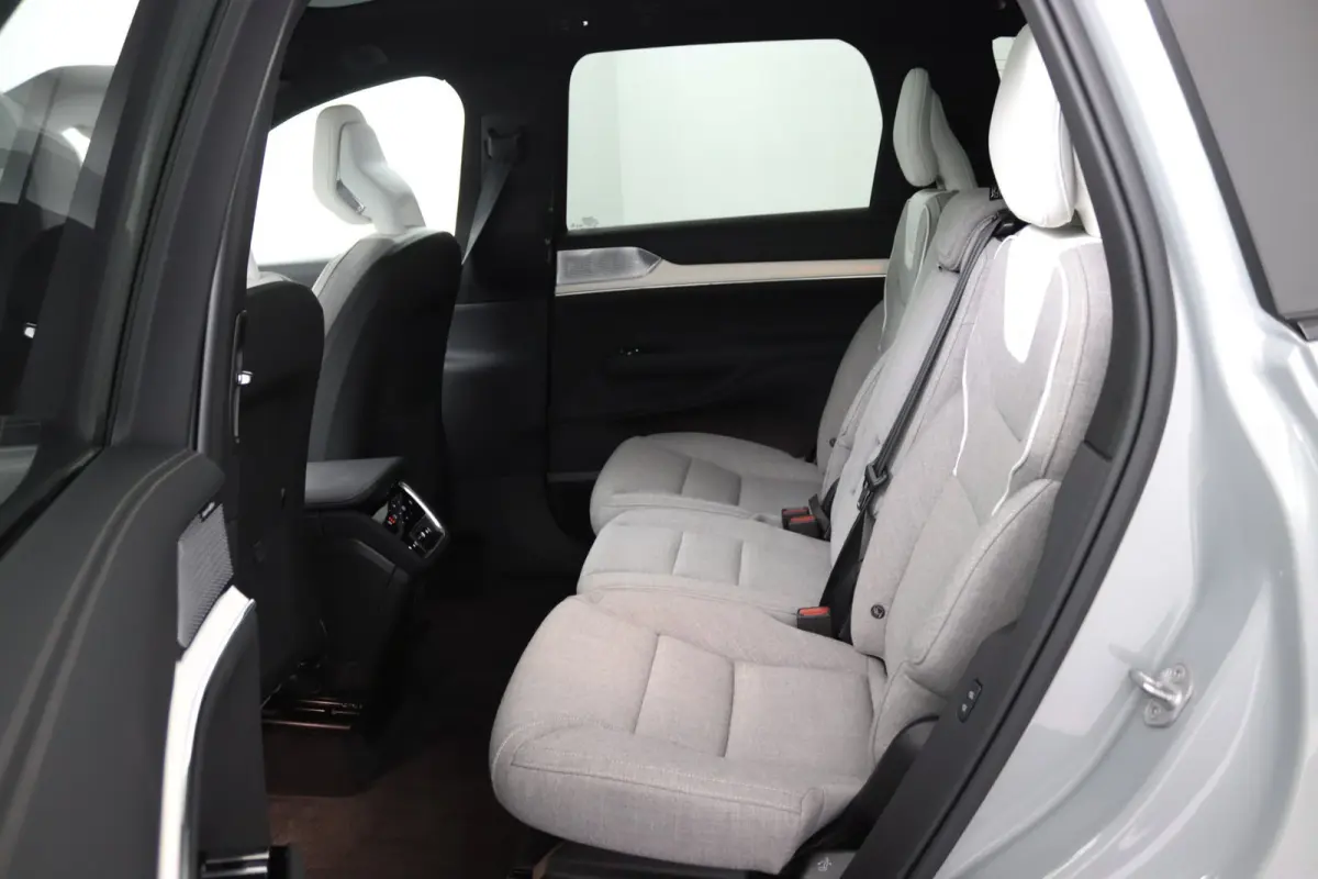 Twin Motor Performance Ultra 7p. 111 kWh | Bowers&Wilkins | Luchtvering | Tailored Wool | 22 Inch |Park-Assist Pakket