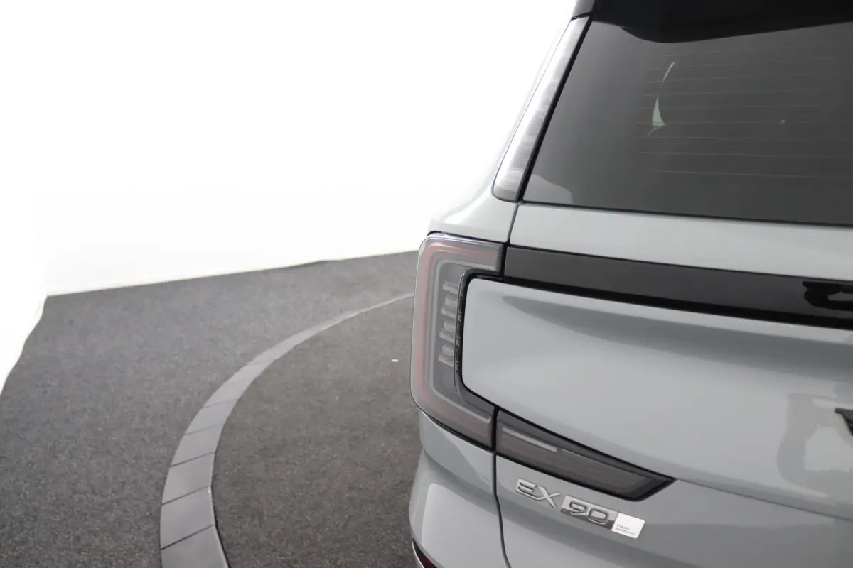 Twin Motor Performance Ultra 7p. 111 kWh | Bowers&Wilkins | Luchtvering | Tailored Wool | 22 Inch |Park-Assist Pakket