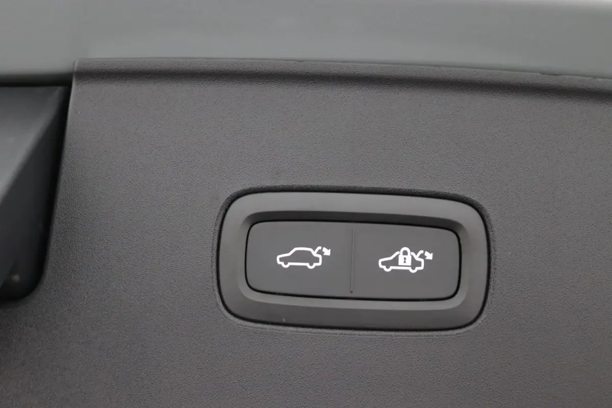 Twin Motor Performance Ultra 7p. 111 kWh | Bowers&Wilkins | Luchtvering | Tailored Wool | 22 Inch |Park-Assist Pakket