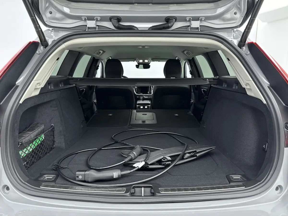 2.0 T6 Plug-in hybrid AWD Core Bright | VAPOUR GREY | BLIS | Voorruitverwarming | Stoelverw. V+A | Stuurverw. | PDC + Camera | Extra getint glas | Adaptive Cruiscontrol |