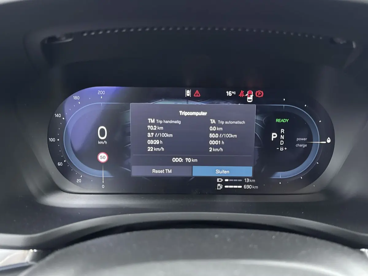 2.0 T6 Plug-in hybrid AWD Core Bright | VAPOUR GREY | BLIS | Voorruitverwarming | Stoelverw. V+A | Stuurverw. | PDC + Camera | Extra getint glas | Adaptive Cruiscontrol |