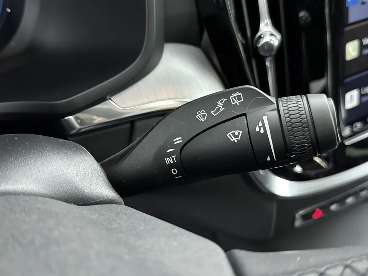 2.0 T6 Plug-in hybrid AWD Core Bright | VAPOUR GREY | BLIS | Voorruitverwarming | Stoelverw. V+A | Stuurverw. | PDC + Camera | Extra getint glas | Adaptive Cruiscontrol |