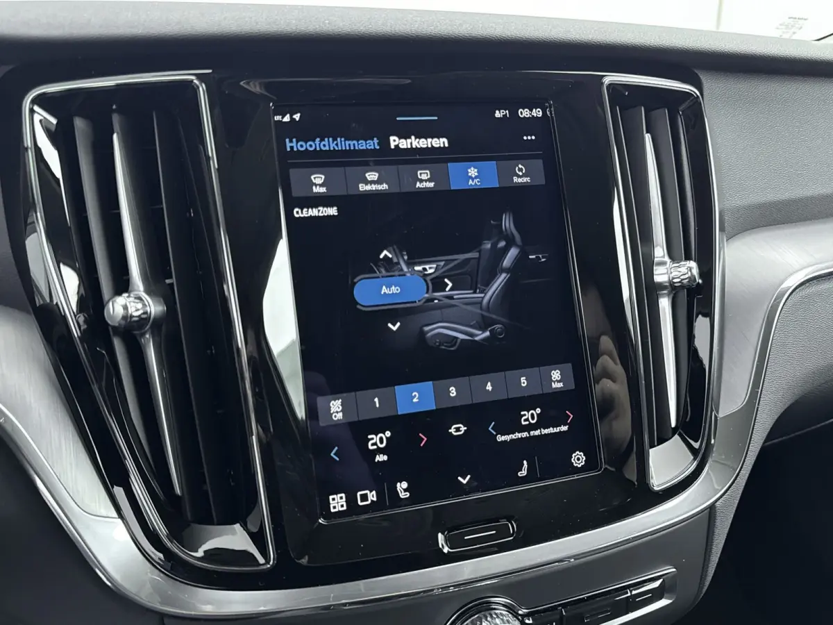 2.0 T6 Plug-in hybrid AWD Core Bright | VAPOUR GREY | BLIS | Voorruitverwarming | Stoelverw. V+A | Stuurverw. | PDC + Camera | Extra getint glas | Adaptive Cruiscontrol |