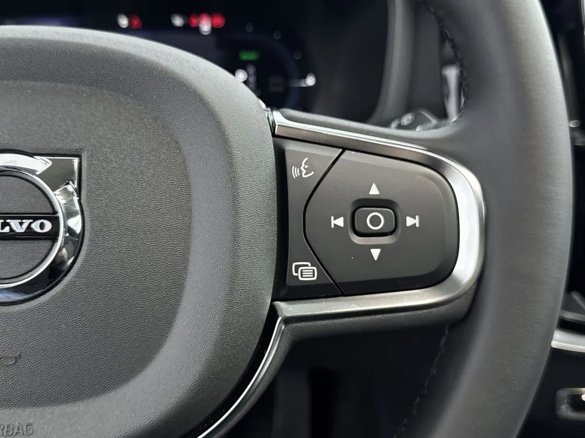 2.0 T6 Plug-in hybrid AWD Core Bright | VAPOUR GREY | BLIS | Voorruitverwarming | Stoelverw. V+A | Stuurverw. | PDC + Camera | Extra getint glas | Adaptive Cruiscontrol |
