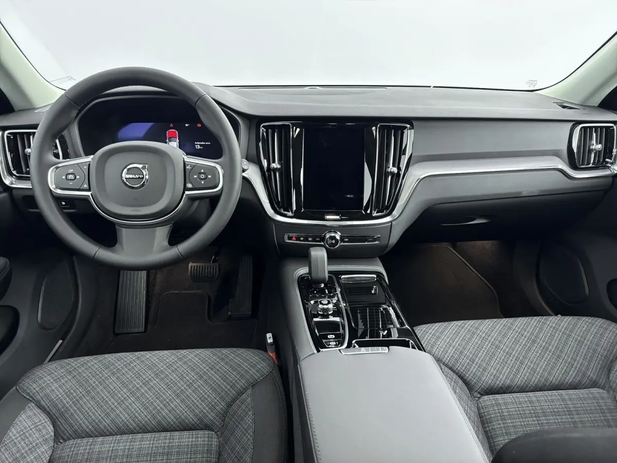 2.0 T6 Plug-in hybrid AWD Core Bright | VAPOUR GREY | BLIS | Voorruitverwarming | Stoelverw. V+A | Stuurverw. | PDC + Camera | Extra getint glas | Adaptive Cruiscontrol |