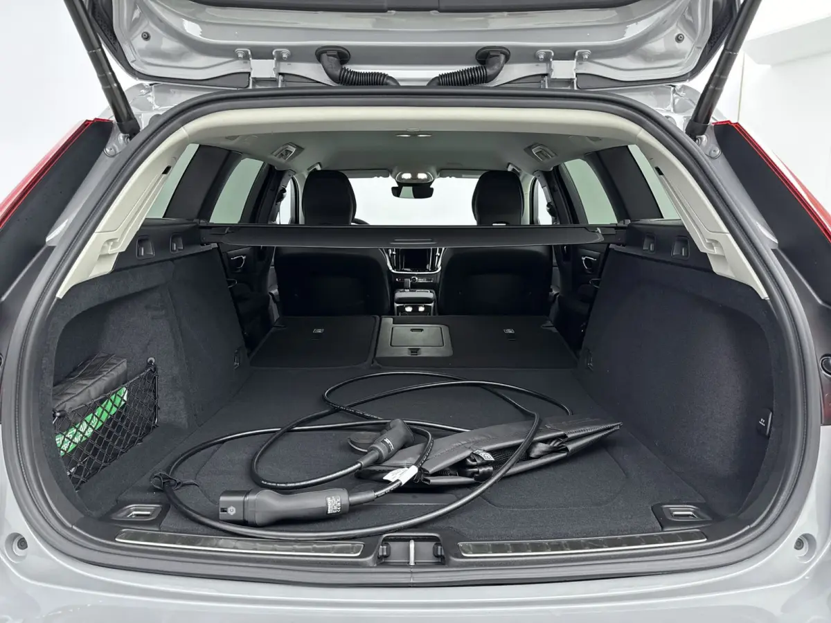 2.0 T6 Plug-in hybrid AWD Core Bright | VAPOUR GREY | BLIS | Voorruitverwarming | Stoelverw. V+A | Stuurverw. | PDC + Camera | Extra getint glas | Adaptive Cruiscontrol |