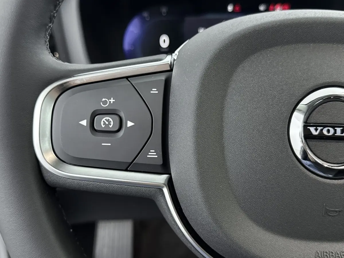 2.0 T6 Plug-in hybrid AWD Core Bright | VAPOUR GREY | BLIS | Voorruitverwarming | Stoelverw. V+A | Stuurverw. | PDC + Camera | Extra getint glas | Adaptive Cruiscontrol |