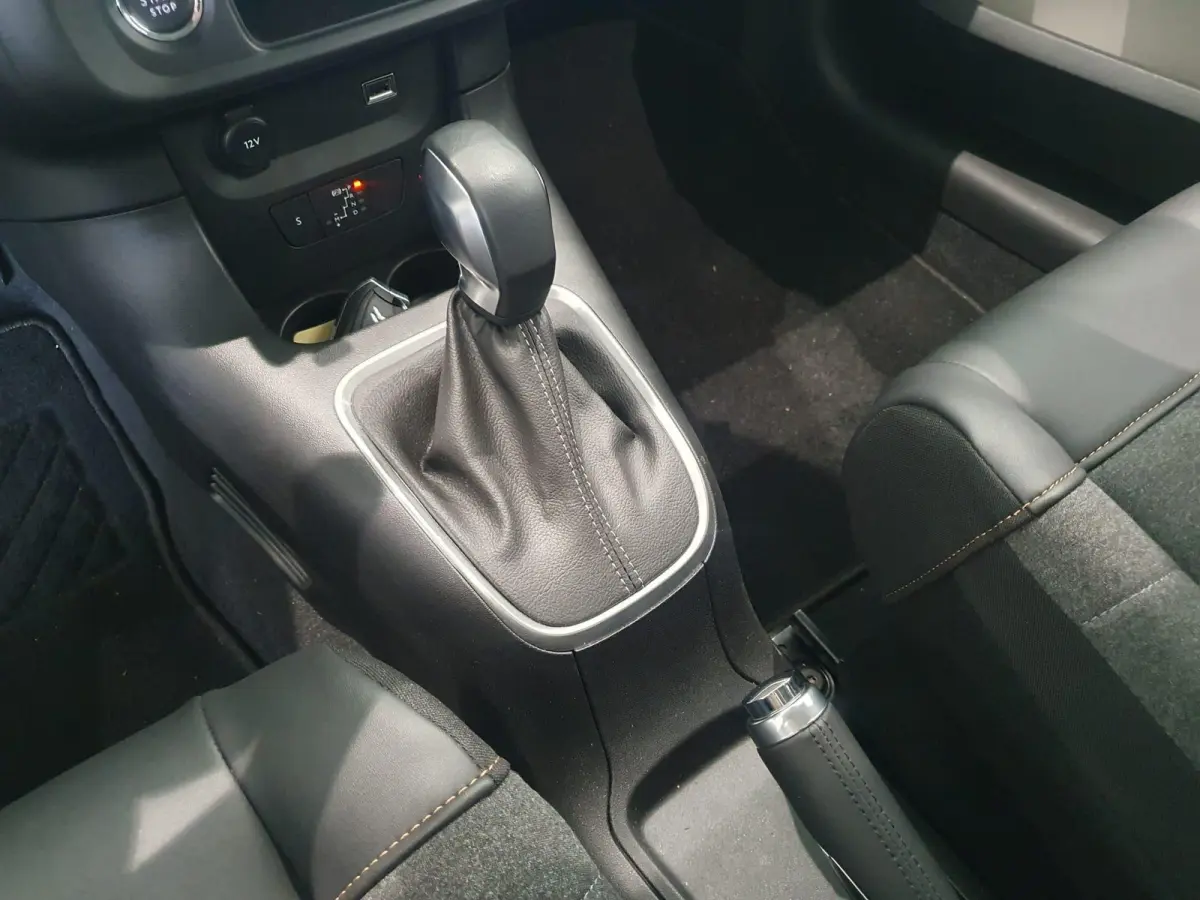 Feel Edition | Automaat | Climate Control | Parkeersensoren Achter | Full Map Navigatie | Apple Carplay / Android Auto | Keyless entry | Bekleding Half Leder