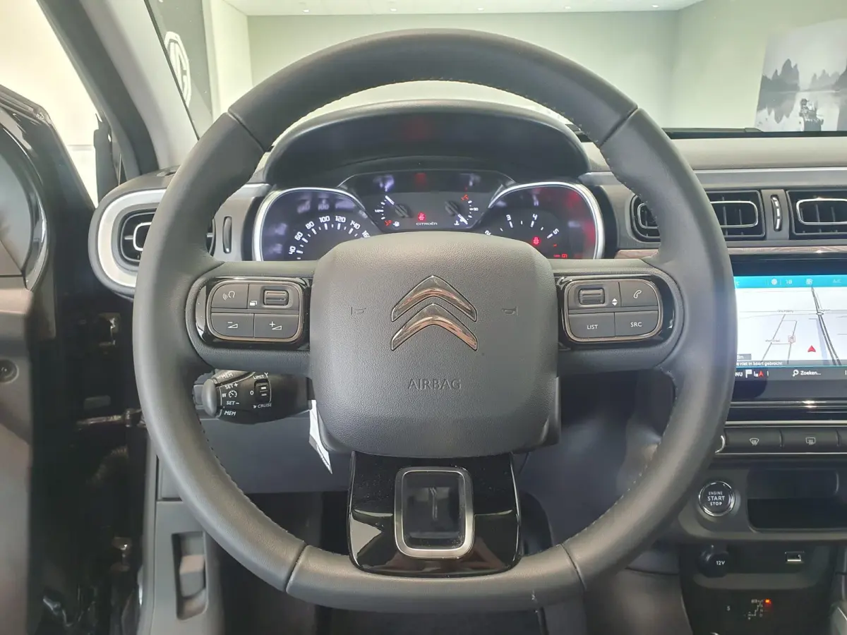 Feel Edition | Automaat | Climate Control | Parkeersensoren Achter | Full Map Navigatie | Apple Carplay / Android Auto | Keyless entry | Bekleding Half Leder
