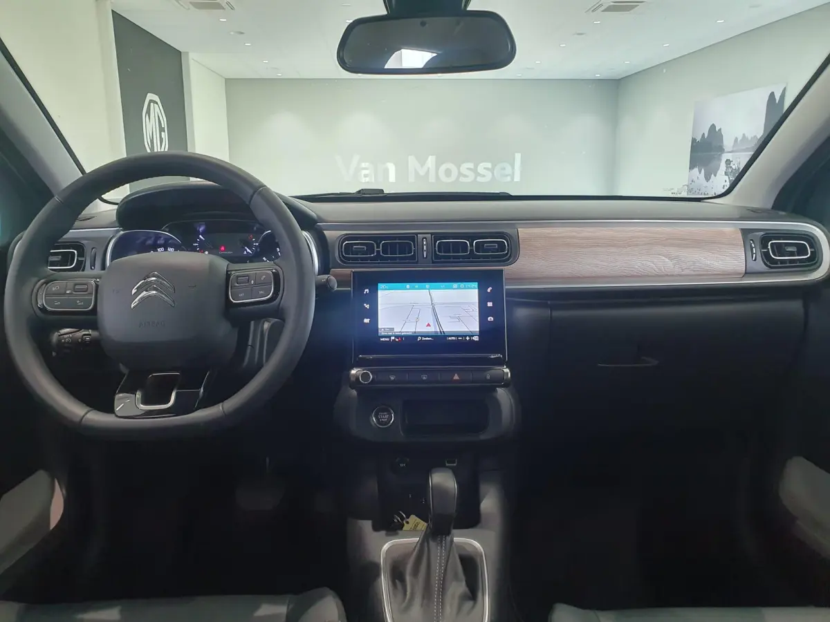 Feel Edition | Automaat | Climate Control | Parkeersensoren Achter | Full Map Navigatie | Apple Carplay / Android Auto | Keyless entry | Bekleding Half Leder