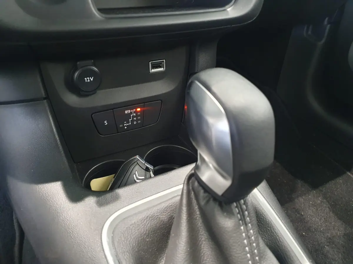Feel Edition | Automaat | Climate Control | Parkeersensoren Achter | Full Map Navigatie | Apple Carplay / Android Auto | Keyless entry | Bekleding Half Leder