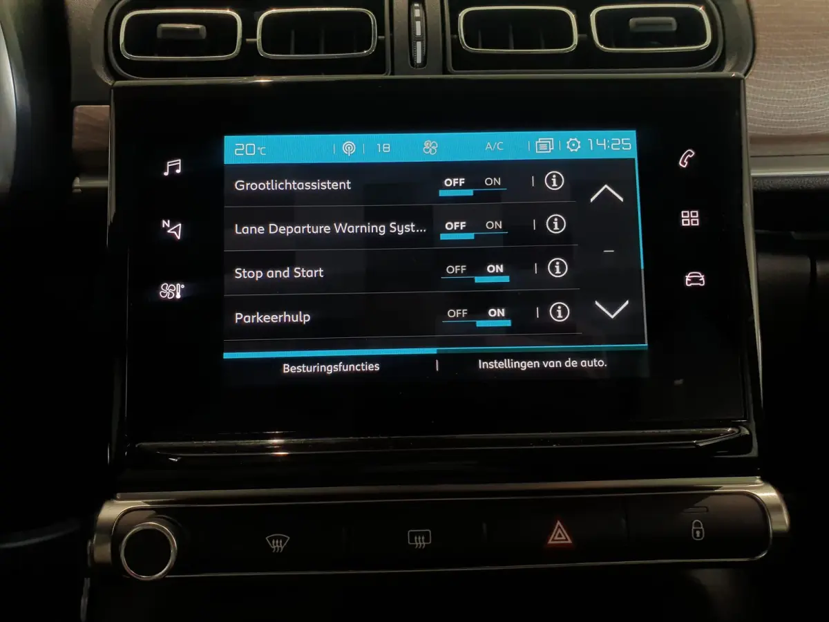 Feel Edition | Automaat | Climate Control | Parkeersensoren Achter | Full Map Navigatie | Apple Carplay / Android Auto | Keyless entry | Bekleding Half Leder