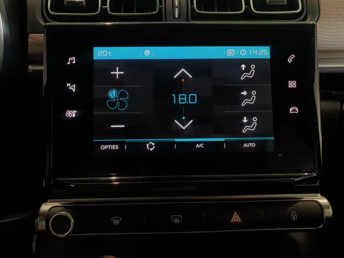 Feel Edition | Automaat | Climate Control | Parkeersensoren Achter | Full Map Navigatie | Apple Carplay / Android Auto | Keyless entry | Bekleding Half Leder