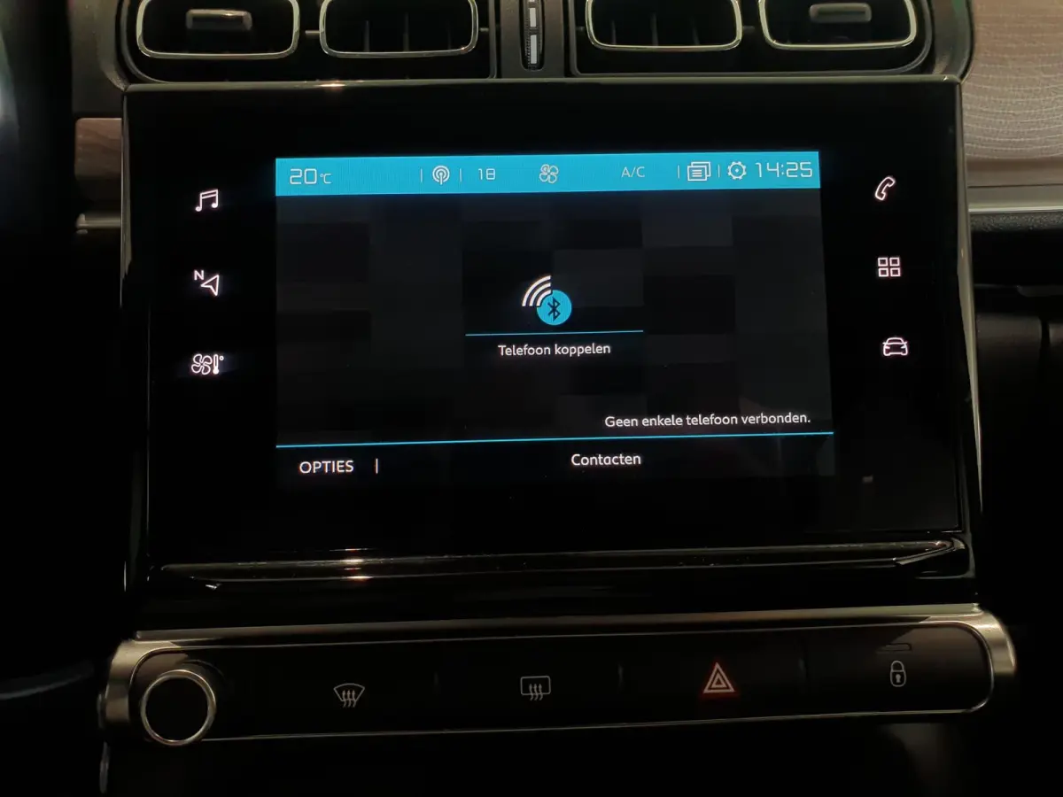 Feel Edition | Automaat | Climate Control | Parkeersensoren Achter | Full Map Navigatie | Apple Carplay / Android Auto | Keyless entry | Bekleding Half Leder