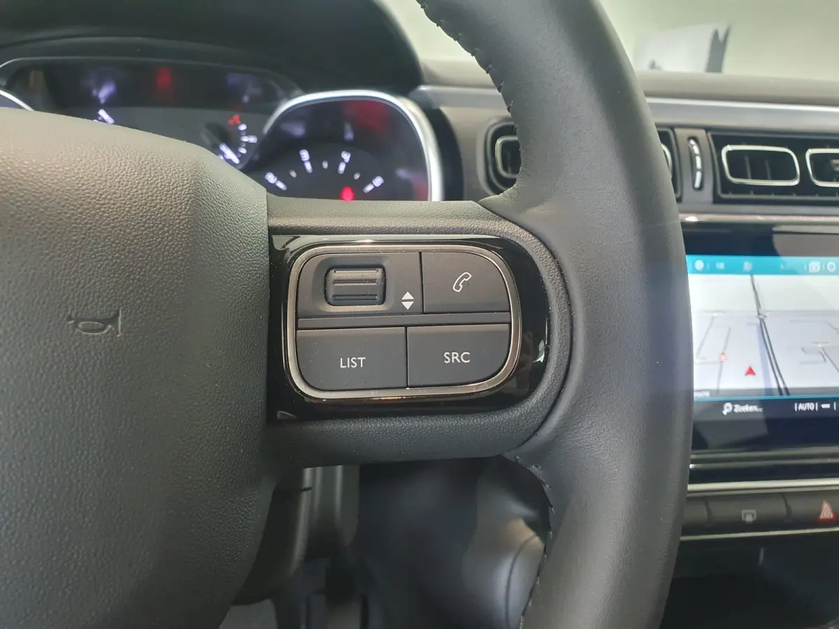 Feel Edition | Automaat | Climate Control | Parkeersensoren Achter | Full Map Navigatie | Apple Carplay / Android Auto | Keyless entry | Bekleding Half Leder