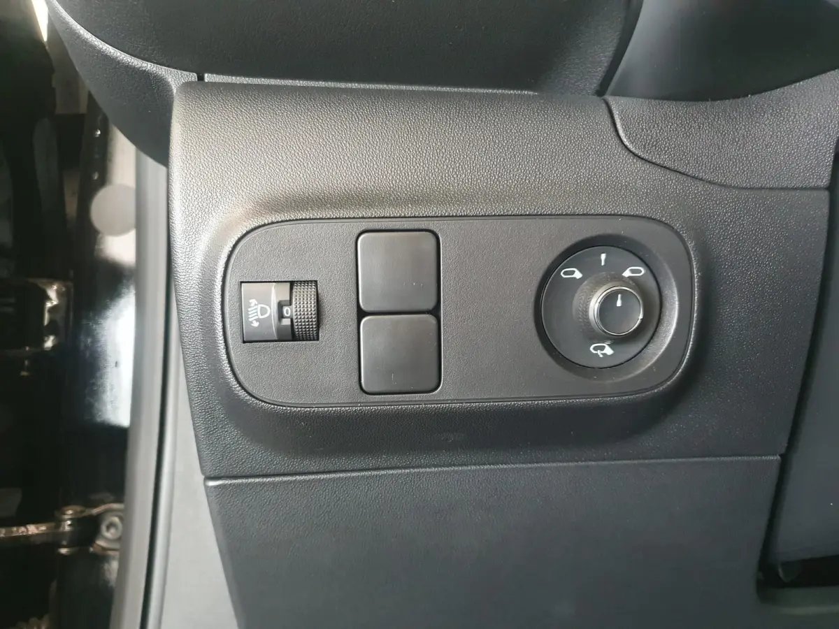 Feel Edition | Automaat | Climate Control | Parkeersensoren Achter | Full Map Navigatie | Apple Carplay / Android Auto | Keyless entry | Bekleding Half Leder