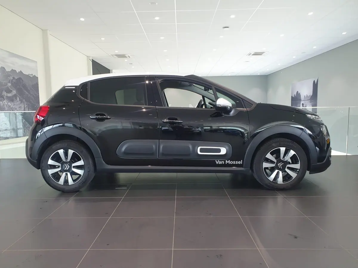 Feel Edition | Automaat | Climate Control | Parkeersensoren Achter | Full Map Navigatie | Apple Carplay / Android Auto | Keyless entry | Bekleding Half Leder