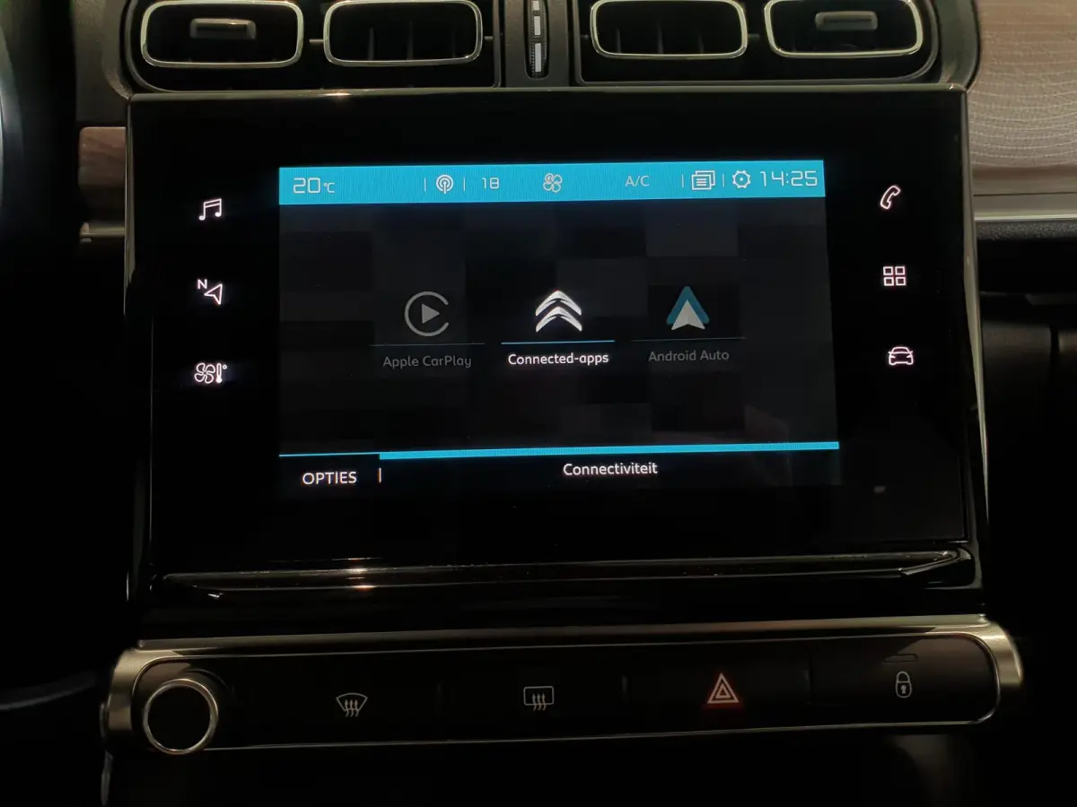 Feel Edition | Automaat | Climate Control | Parkeersensoren Achter | Full Map Navigatie | Apple Carplay / Android Auto | Keyless entry | Bekleding Half Leder