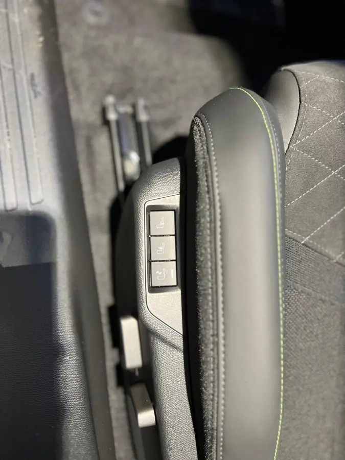 EV GT 50 kWh Climate Control | Elek. Verstelbare Stoelen + Geheugen & Verwarming | Full Map Navigatie | Apple Carplay / Android Auto | Camera | Parkeersensoren | Bekleding Half Leder / Alcan