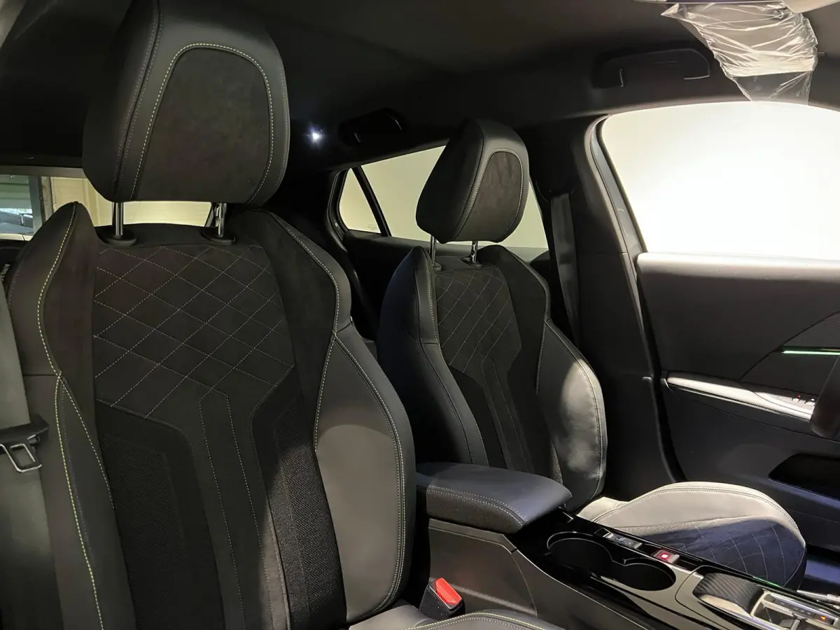 EV GT 50 kWh Climate Control | Elek. Verstelbare Stoelen + Geheugen & Verwarming | Full Map Navigatie | Apple Carplay / Android Auto | Camera | Parkeersensoren | Bekleding Half Leder / Alcan
