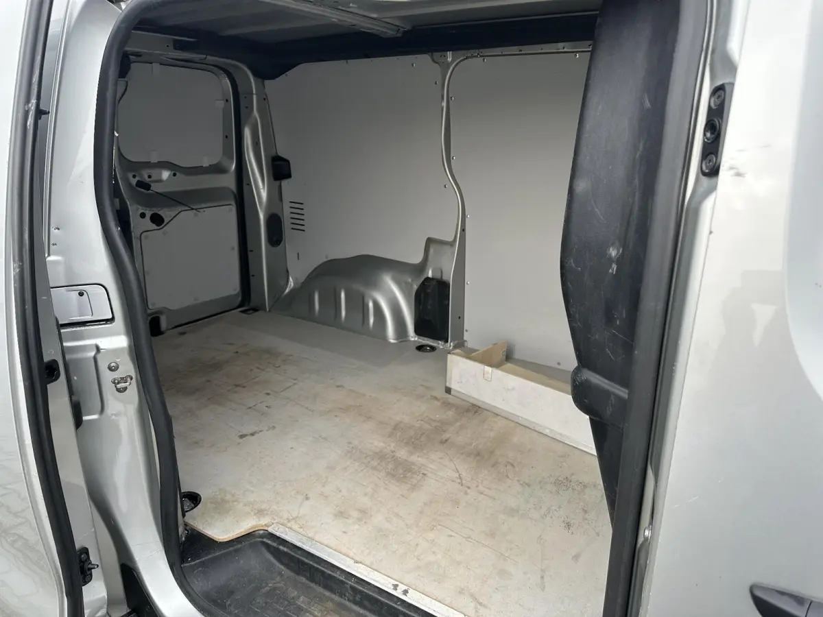 1.6 BlueHDI 95 Club M*NAVI*CRUISE*A/C*TEL*PDC*