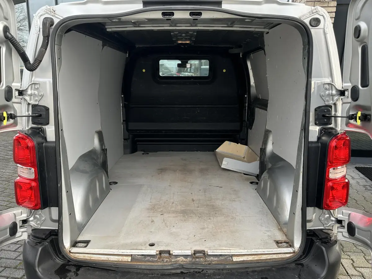 1.6 BlueHDI 95 Club M*NAVI*CRUISE*A/C*TEL*PDC*