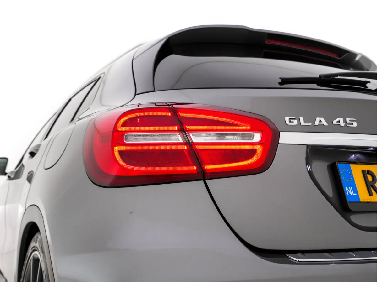 AMG 45 4MATIC Aut.*PANO | XENON | LEATHER-ALCANTARA | MEMORY-PACK | HARMAN/KARDON | KEYLESS |  CAMERA | SPORTSEATS | HEATED-SEATS | NAVI-FULLMAP | SHIFTPADDLES  | ECC | PDC | CRUISE | 20''AL