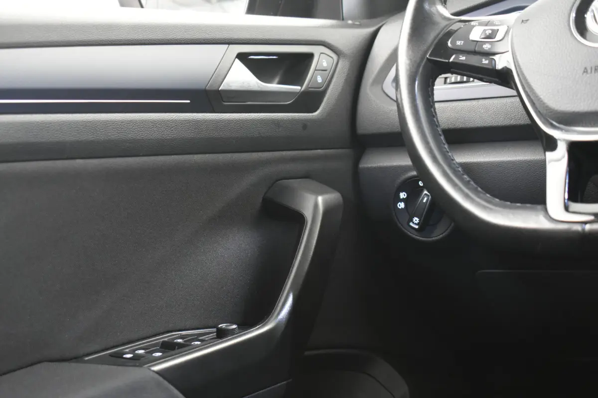 1.5 TSI Sport R Bi-tone Automaat Navi Carplay Stoelverw. Adapt. Cru