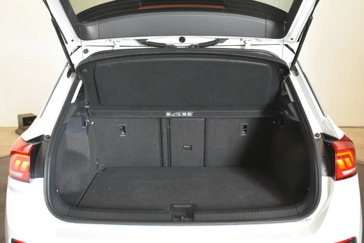1.5 TSI Sport R Bi-tone Automaat Navi Carplay Stoelverw. Adapt. Cru