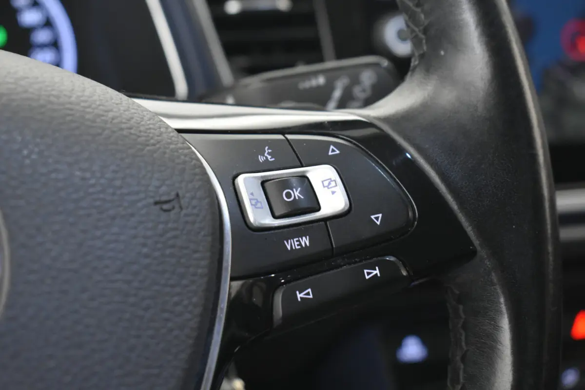 1.5 TSI Sport R Bi-tone Automaat Navi Carplay Stoelverw. Adapt. Cru