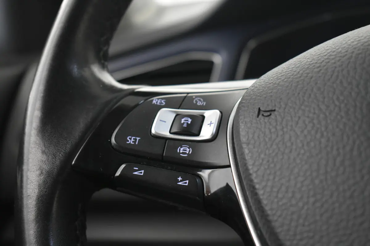 1.5 TSI Sport R Bi-tone Automaat Navi Carplay Stoelverw. Adapt. Cru