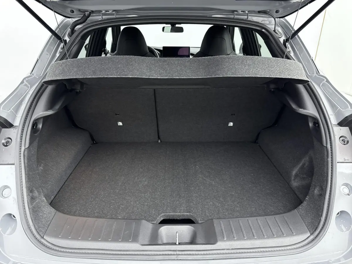 1.6 Hybrid N-Connecta | Parkeersensoren voor en achter | Propilot | Airco | 17 inch lichtmetalen velgen
