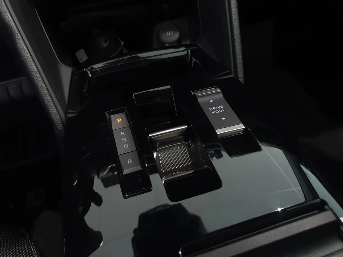Business 156pk Extended range 54 kWh Climate Control | Verwarmde Voorstoelen | Voorruit Verwarmd | Full Map Navigatie | Apple Carplay / Android Auto | Bekleding Half Leder | Direct uit Voorr