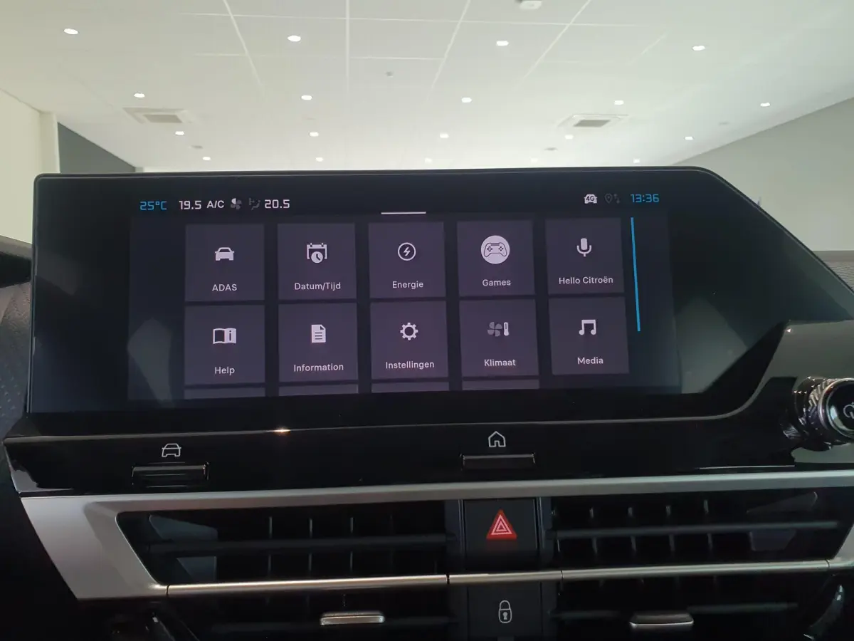 Business 156pk Extended range 54 kWh Climate Control | Verwarmde Voorstoelen | Voorruit Verwarmd | Full Map Navigatie | Apple Carplay / Android Auto | Bekleding Half Leder | Direct uit Voorr