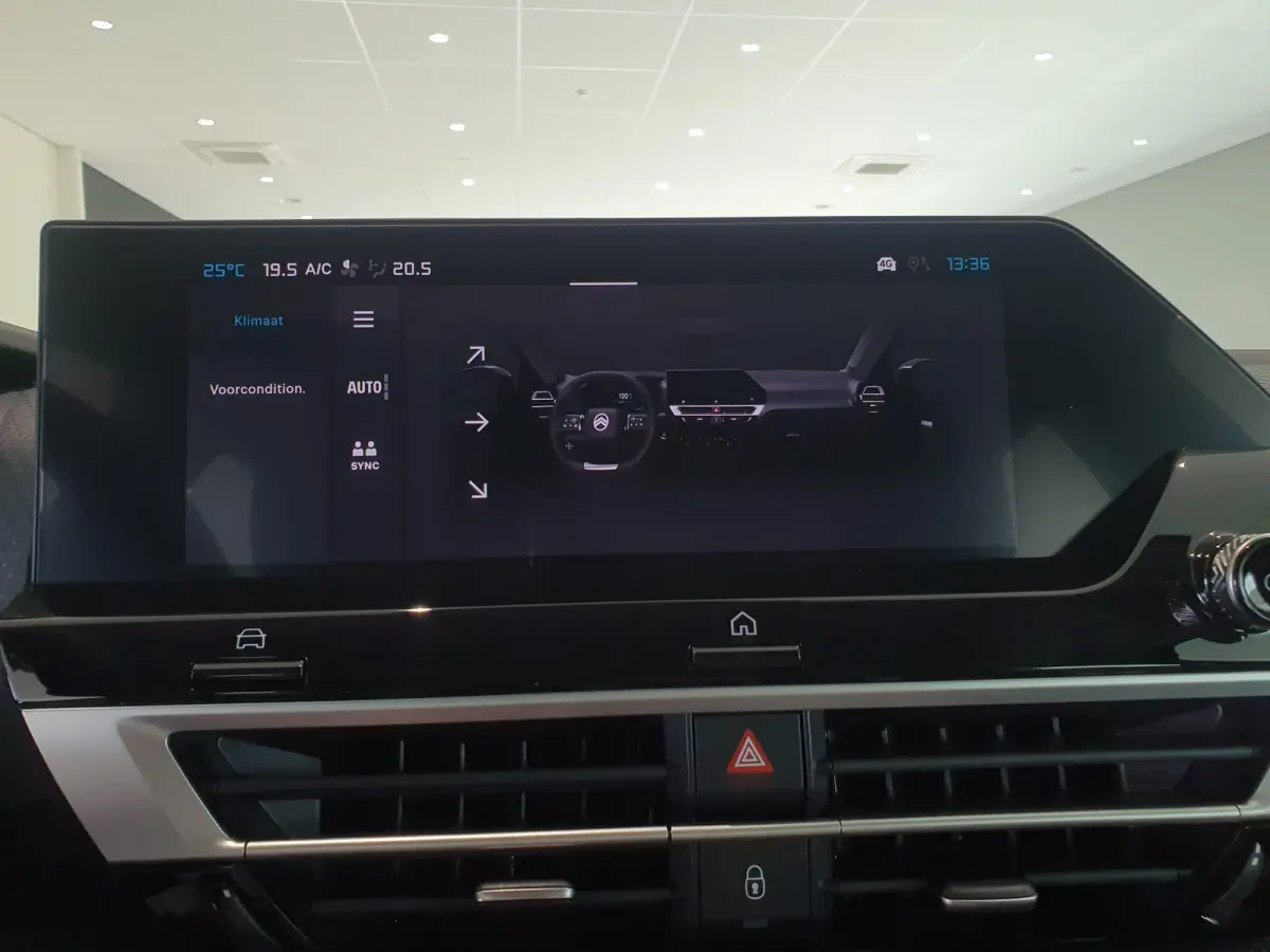 Business 156pk Extended range 54 kWh Climate Control | Verwarmde Voorstoelen | Voorruit Verwarmd | Full Map Navigatie | Apple Carplay / Android Auto | Bekleding Half Leder | Direct uit Voorr