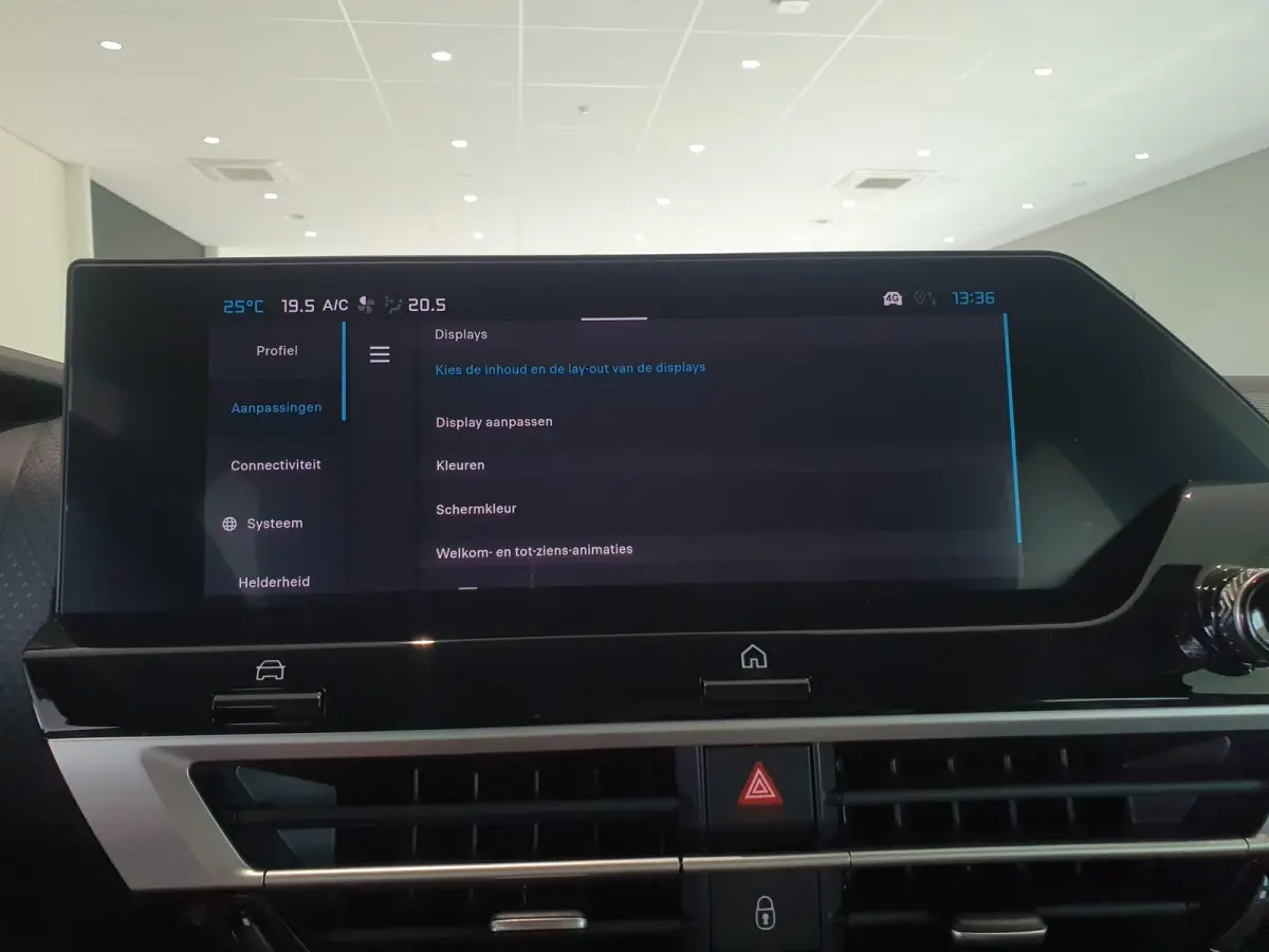 Business 156pk Extended range 54 kWh Climate Control | Verwarmde Voorstoelen | Voorruit Verwarmd | Full Map Navigatie | Apple Carplay / Android Auto | Bekleding Half Leder | Direct uit Voorr