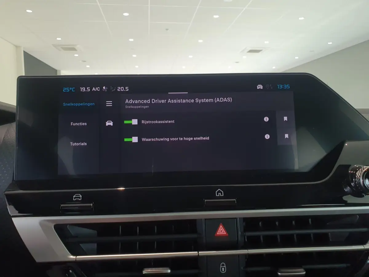 Business 156pk Extended range 54 kWh Climate Control | Verwarmde Voorstoelen | Voorruit Verwarmd | Full Map Navigatie | Apple Carplay / Android Auto | Bekleding Half Leder | Direct uit Voorr