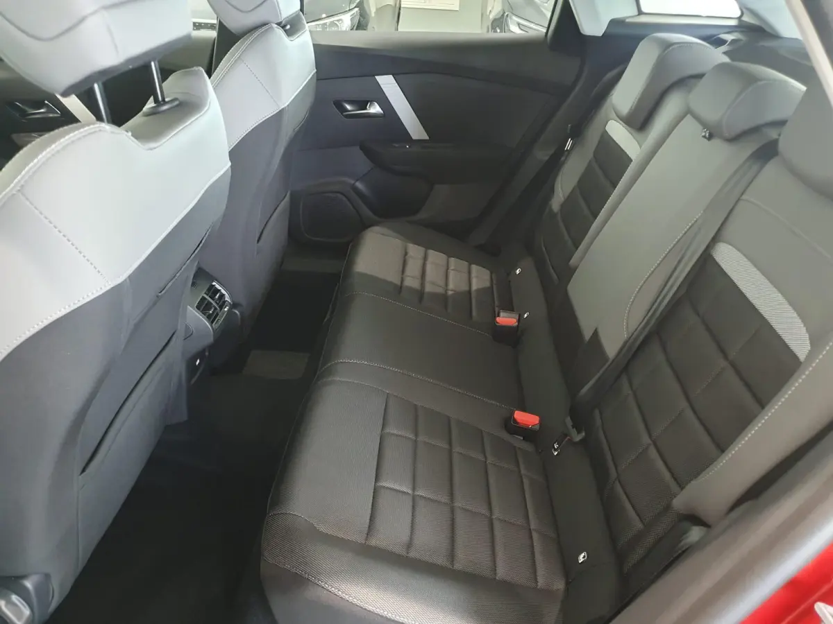 Business 156pk Extended range 54 kWh Climate Control | Verwarmde Voorstoelen | Voorruit Verwarmd | Full Map Navigatie | Apple Carplay / Android Auto | Bekleding Half Leder | Direct uit Voorr