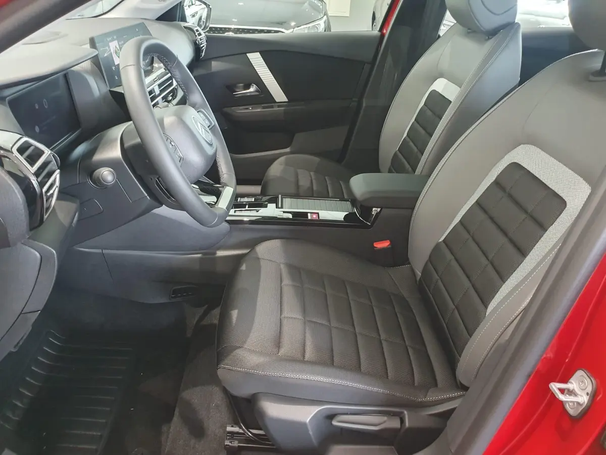 Business 156pk Extended range 54 kWh Climate Control | Verwarmde Voorstoelen | Voorruit Verwarmd | Full Map Navigatie | Apple Carplay / Android Auto | Bekleding Half Leder | Direct uit Voorr