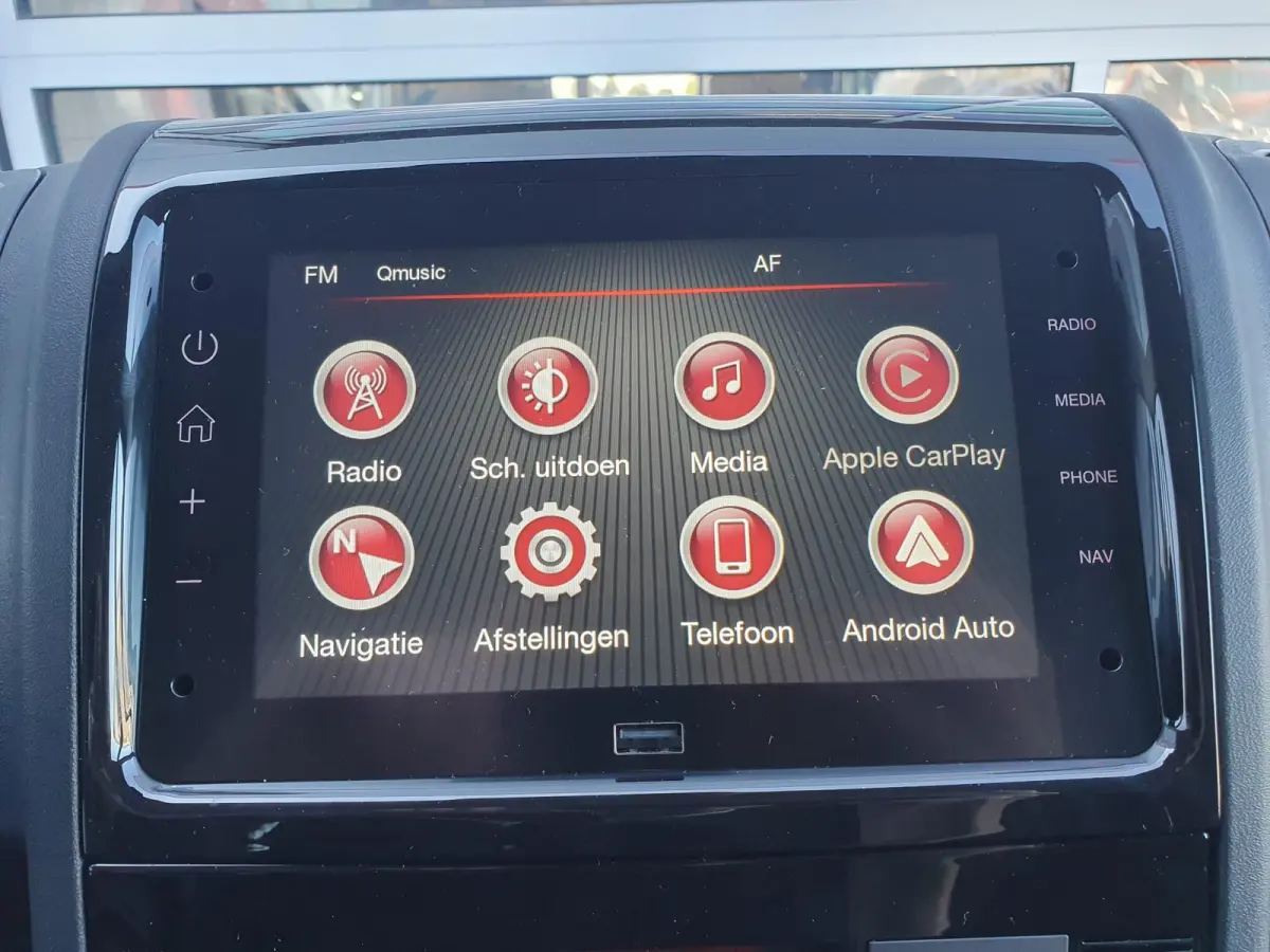 2.2 BlueHDi 120 L2H2 3.3t Ideaal voor Camper ombouw | 3-Zits | Climate Control | Full Map Navigatie | Apple Carplay / Android Auto | Cruise Control | Parkeersensoren
