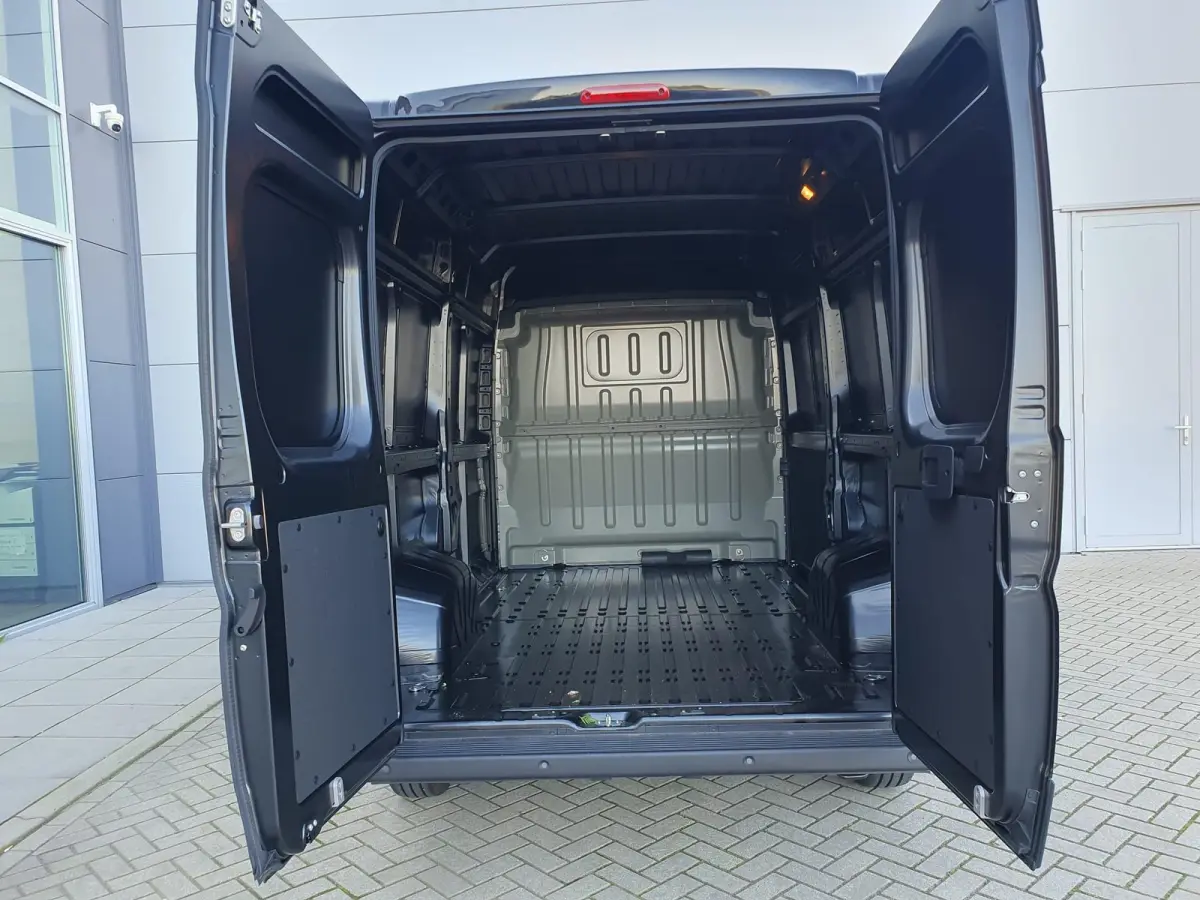 2.2 BlueHDi 120 L2H2 3.3t Ideaal voor Camper ombouw | 3-Zits | Climate Control | Full Map Navigatie | Apple Carplay / Android Auto | Cruise Control | Parkeersensoren