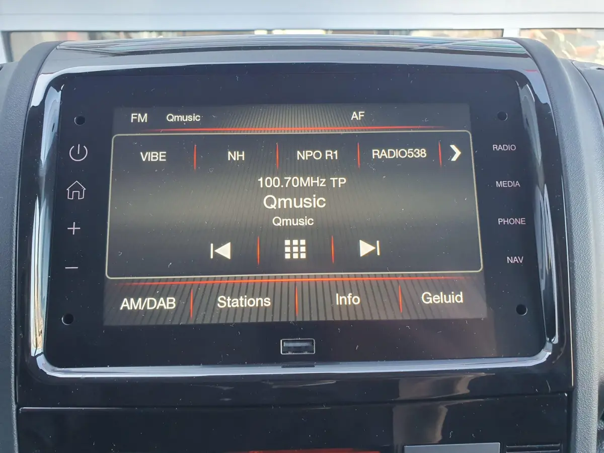 2.2 BlueHDi 120 L2H2 3.3t Ideaal voor Camper ombouw | 3-Zits | Climate Control | Full Map Navigatie | Apple Carplay / Android Auto | Cruise Control | Parkeersensoren