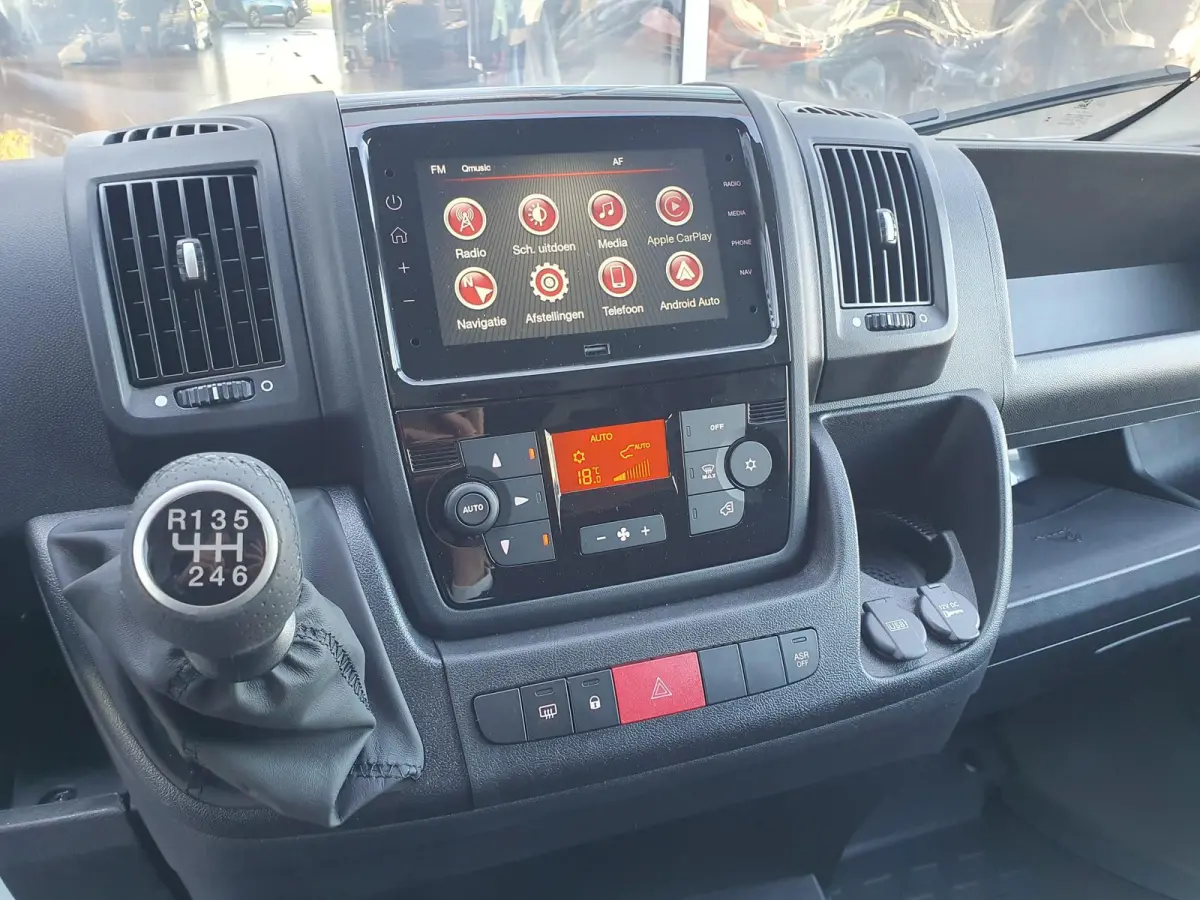 2.2 BlueHDi 120 L2H2 3.3t Ideaal voor Camper ombouw | 3-Zits | Climate Control | Full Map Navigatie | Apple Carplay / Android Auto | Cruise Control | Parkeersensoren
