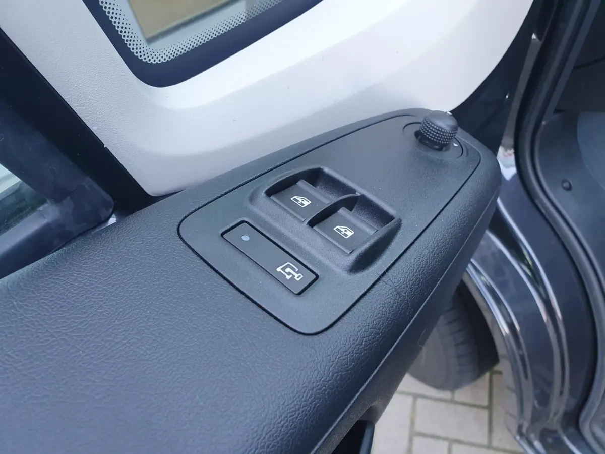 2.2 BlueHDi 120 L2H2 3.3t Ideaal voor Camper ombouw | 3-Zits | Climate Control | Full Map Navigatie | Apple Carplay / Android Auto | Cruise Control | Parkeersensoren