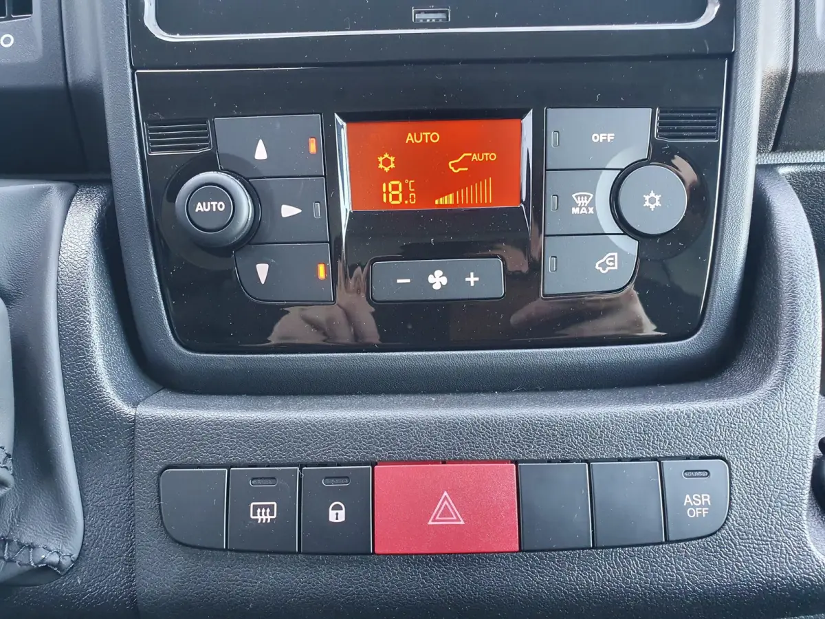 2.2 BlueHDi 120 L2H2 3.3t Ideaal voor Camper ombouw | 3-Zits | Climate Control | Full Map Navigatie | Apple Carplay / Android Auto | Cruise Control | Parkeersensoren