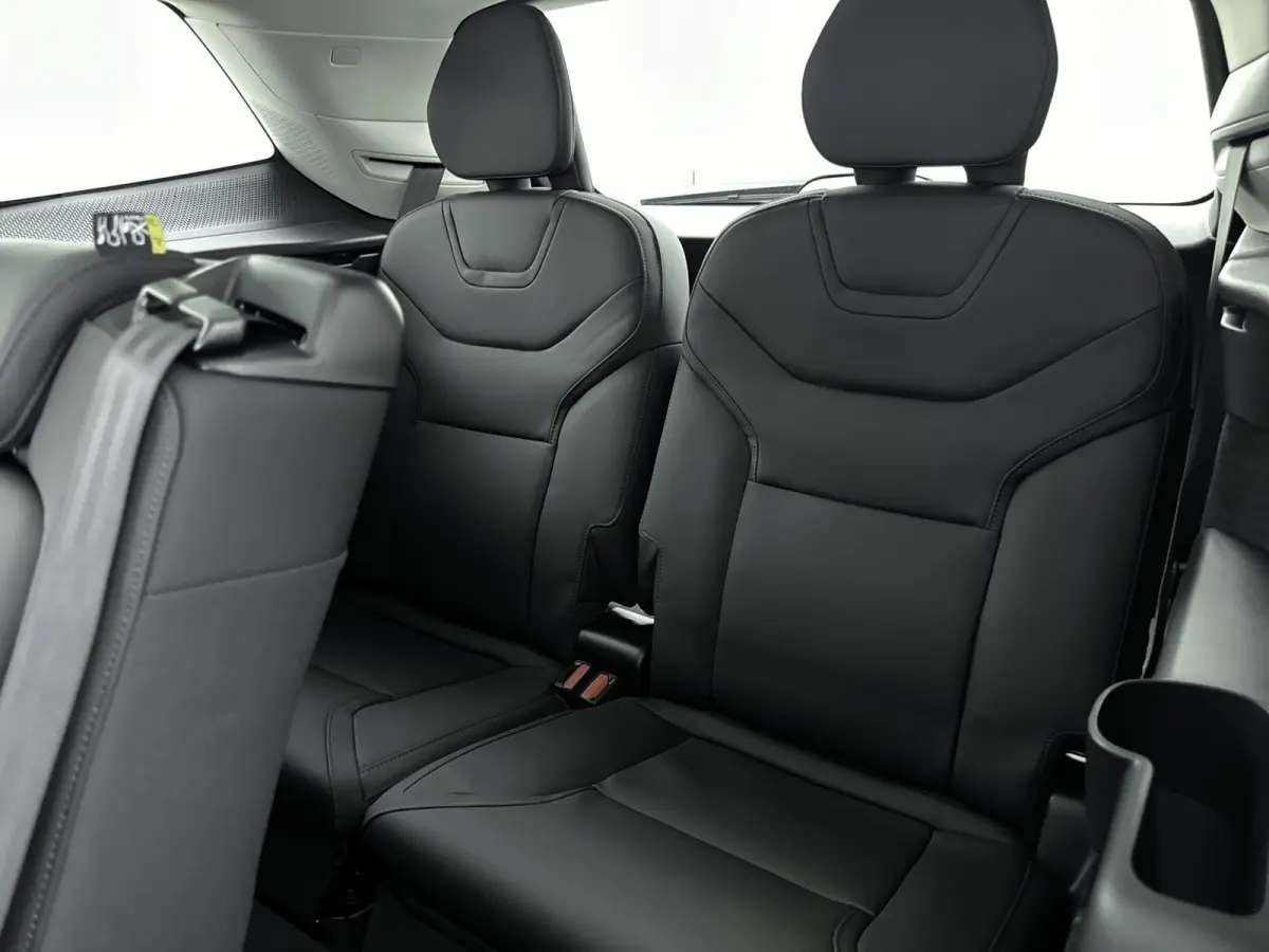 Ultra Twin Motor | Luchtvering | BLIS | 22 inch LM | PDC + Camera | Stoel + Stuurverwarming | Pilot Assist | Park Pilot Assist |