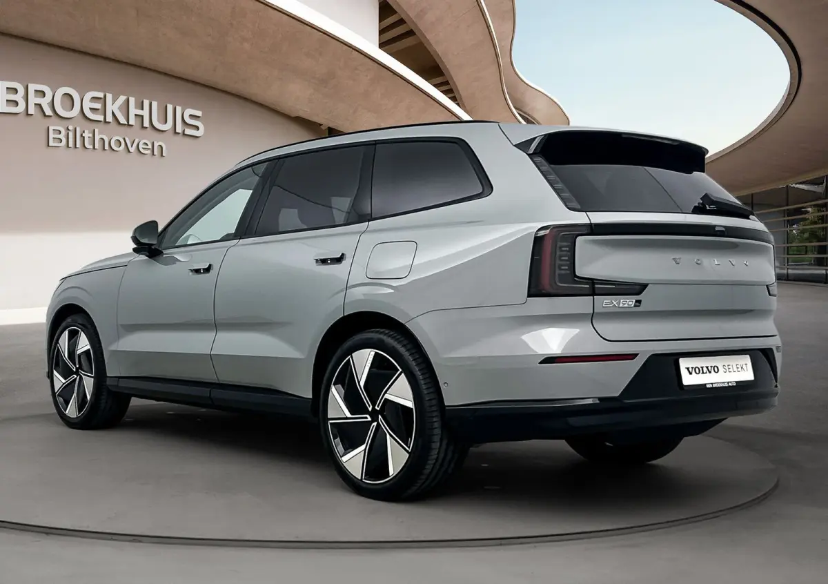 Ultra Twin Motor | Luchtvering | BLIS | 22 inch LM | PDC + Camera | Stoel + Stuurverwarming | Pilot Assist | Park Pilot Assist |