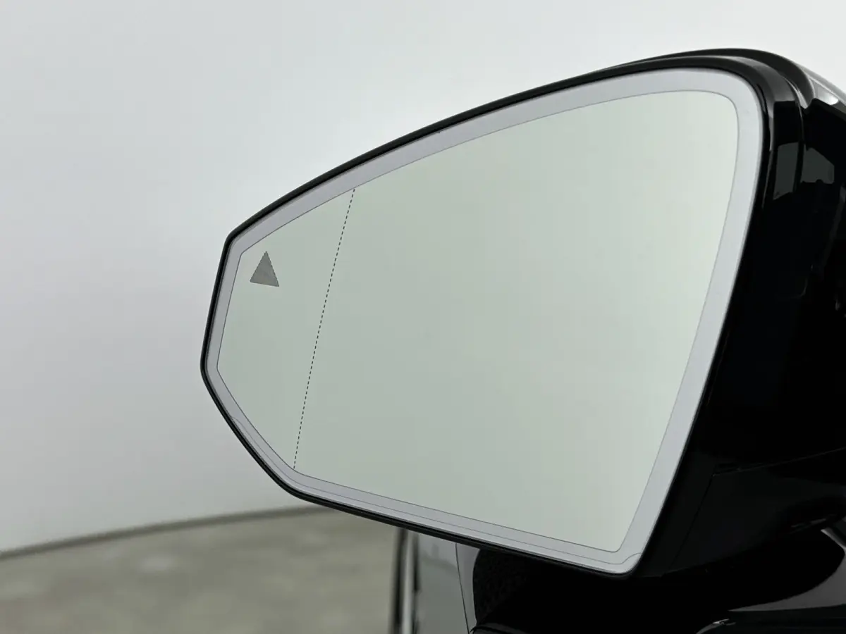 Ultra Twin Motor | Luchtvering | BLIS | 22 inch LM | PDC + Camera | Stoel + Stuurverwarming | Pilot Assist | Park Pilot Assist |