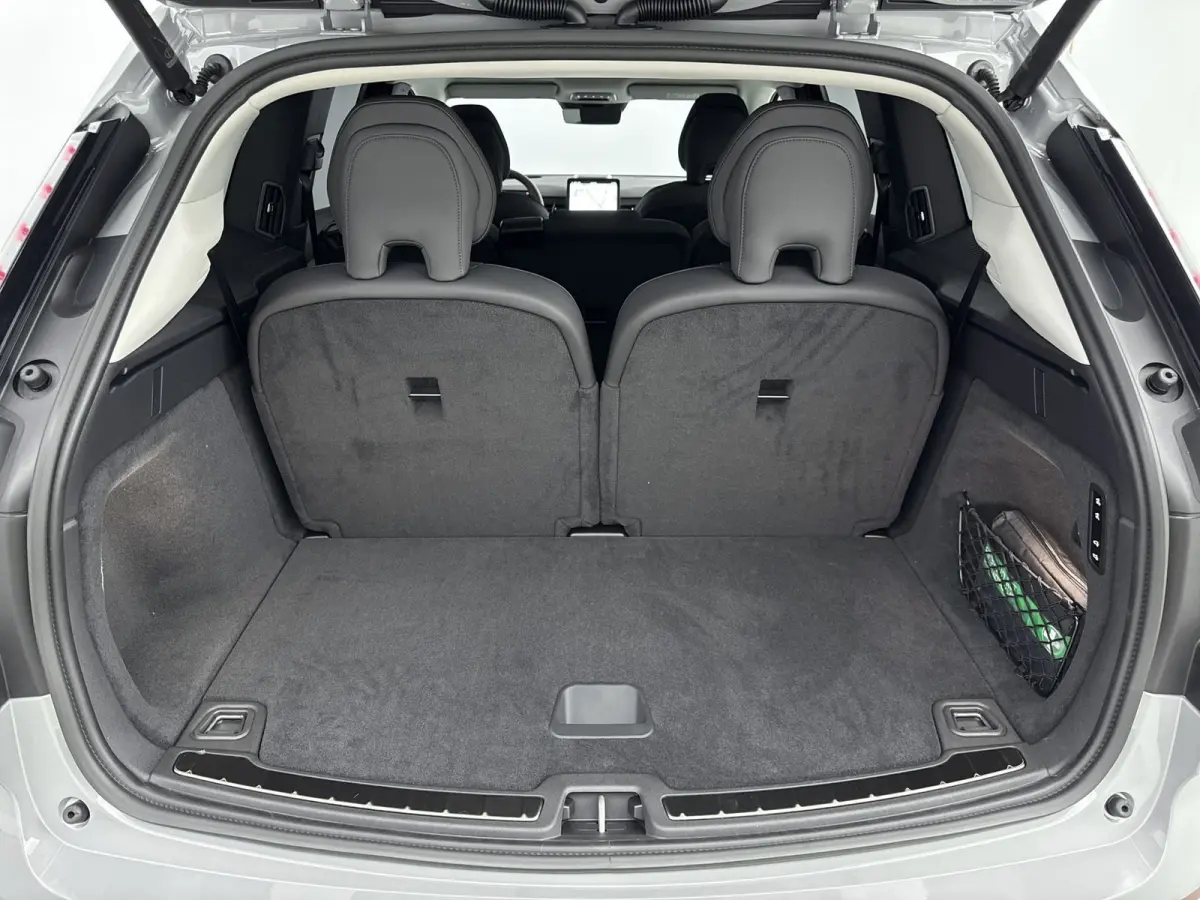 Ultra Twin Motor | Luchtvering | BLIS | 22 inch LM | PDC + Camera | Stoel + Stuurverwarming | Pilot Assist | Park Pilot Assist |