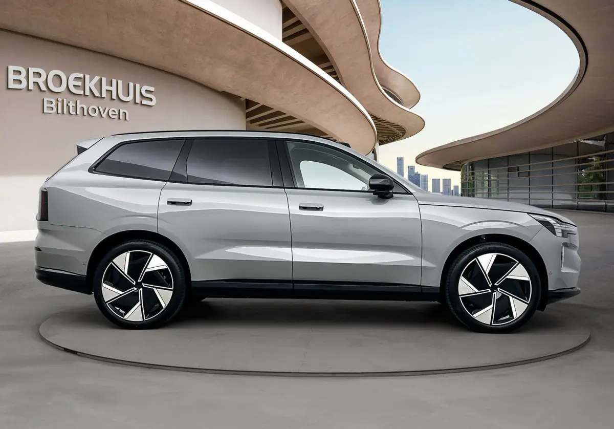 Ultra Twin Motor | Luchtvering | BLIS | 22 inch LM | PDC + Camera | Stoel + Stuurverwarming | Pilot Assist | Park Pilot Assist |